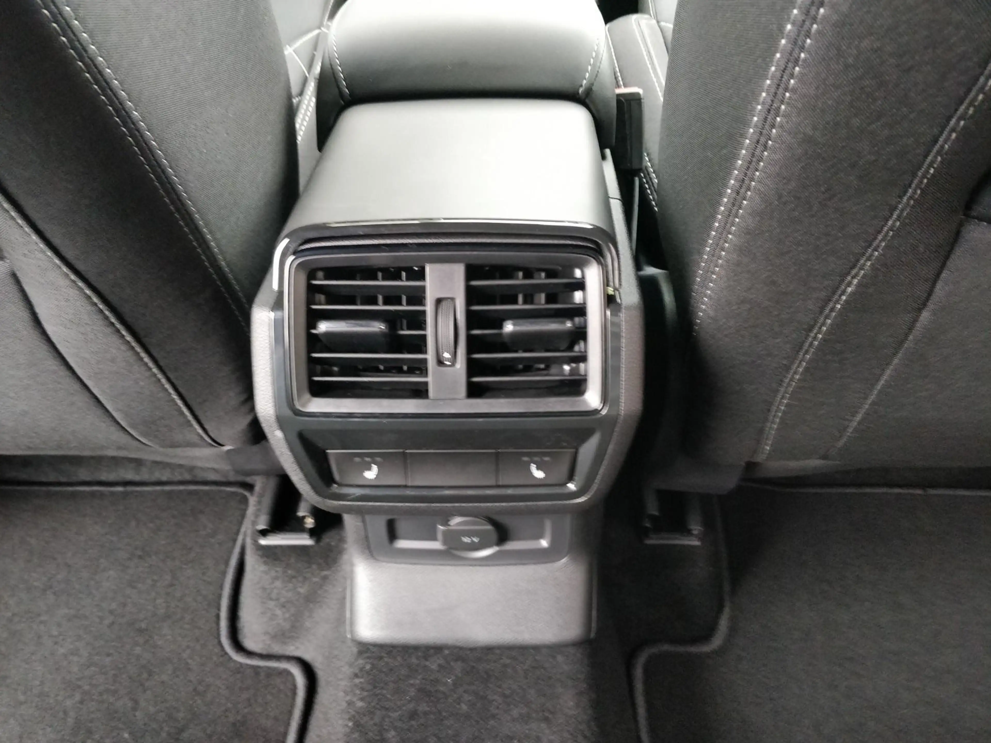 Skoda Karoq 1.5 TSI Sportline 150PS AHK 360 LKHZ SHZ K — photo 12