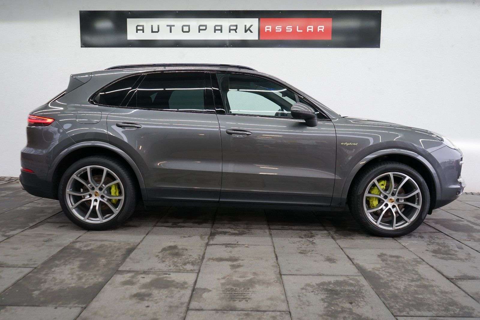 Second hand Porsche Cayenne 
