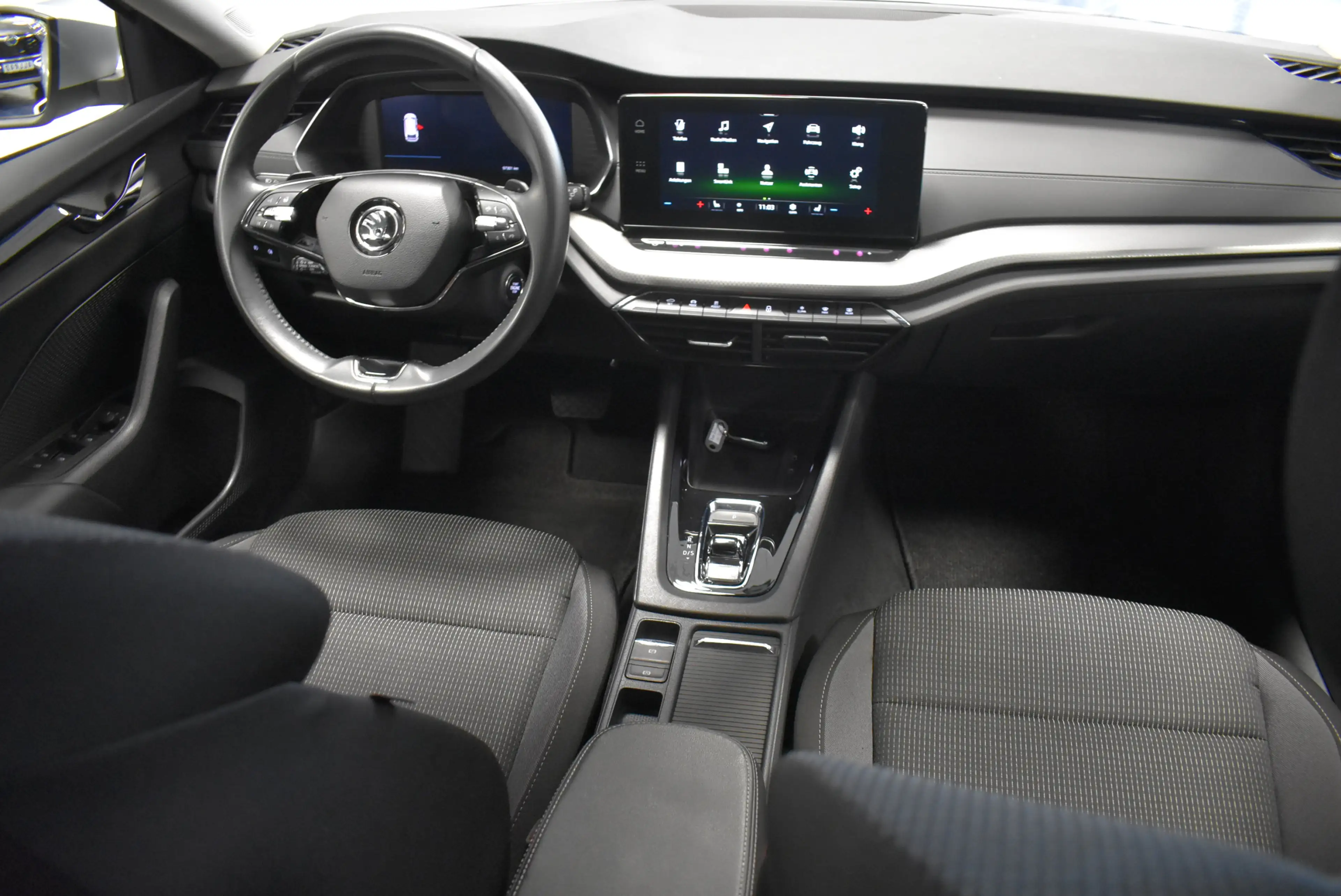 Skoda Octavia 2.0 TDI Ambition Autom Navi LED Temp PDC — photo 6