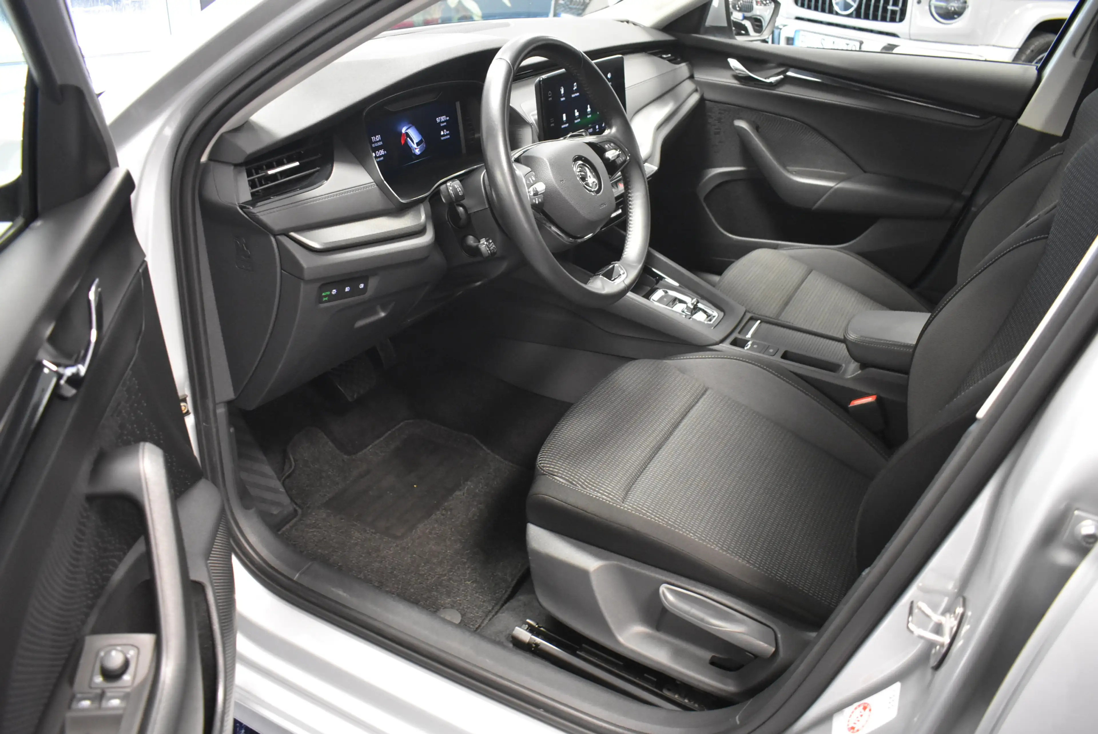 Skoda Octavia 2.0 TDI Ambition Autom Navi LED Temp PDC — photo 7