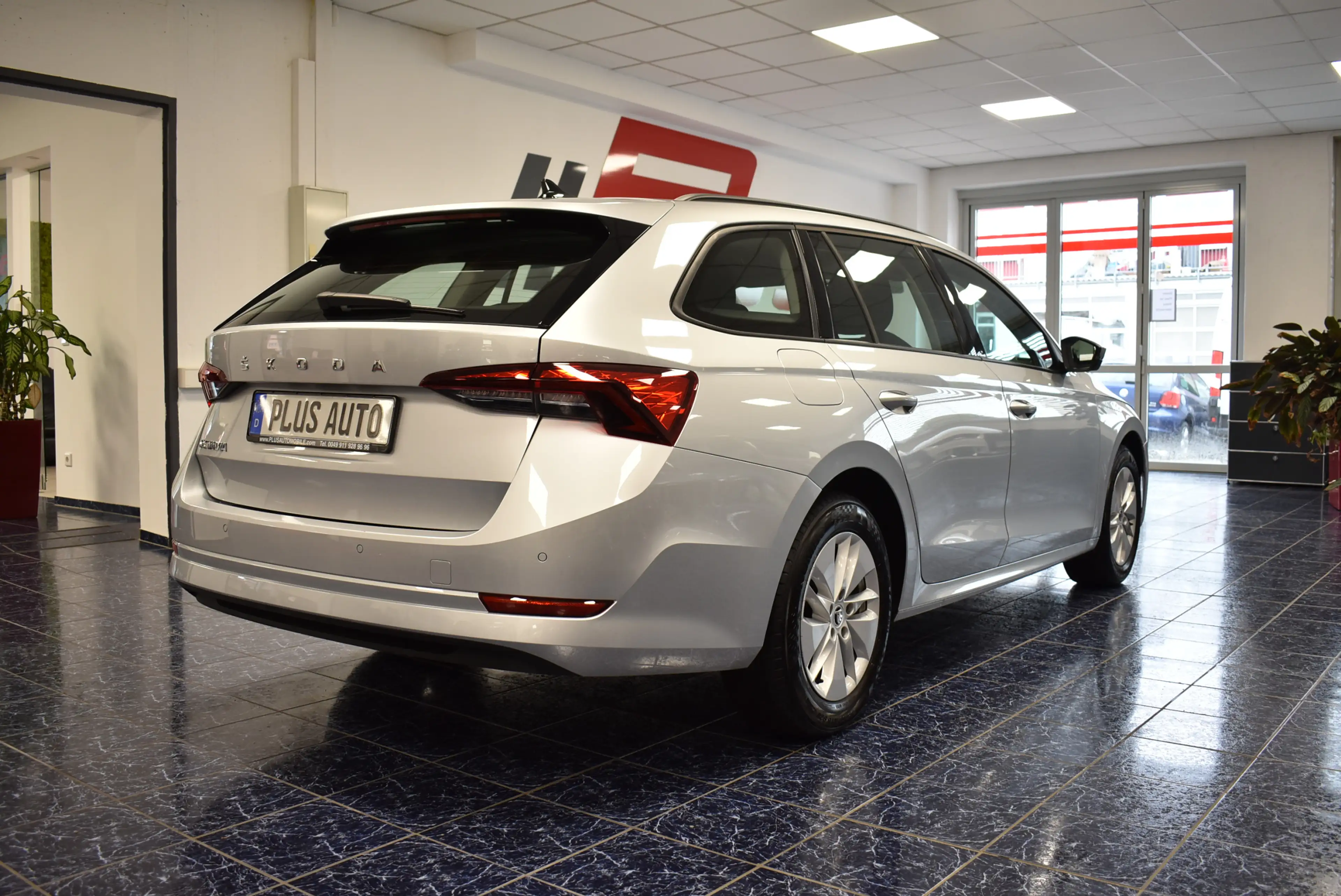 Skoda Octavia 2.0 TDI Ambition Autom Navi LED Temp PDC — photo 5