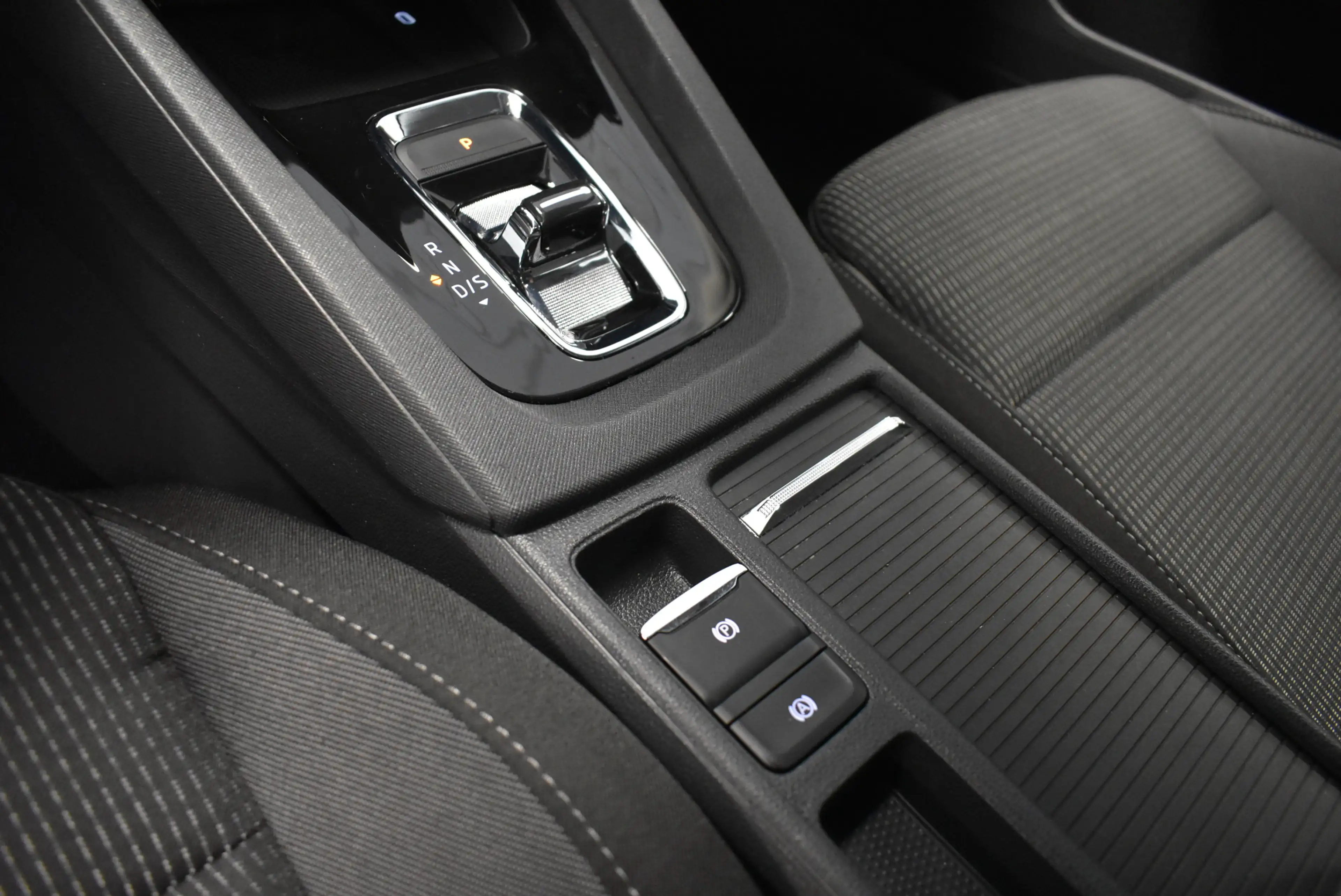 Skoda Octavia 2.0 TDI Ambition Autom Navi LED Temp PDC — photo 11