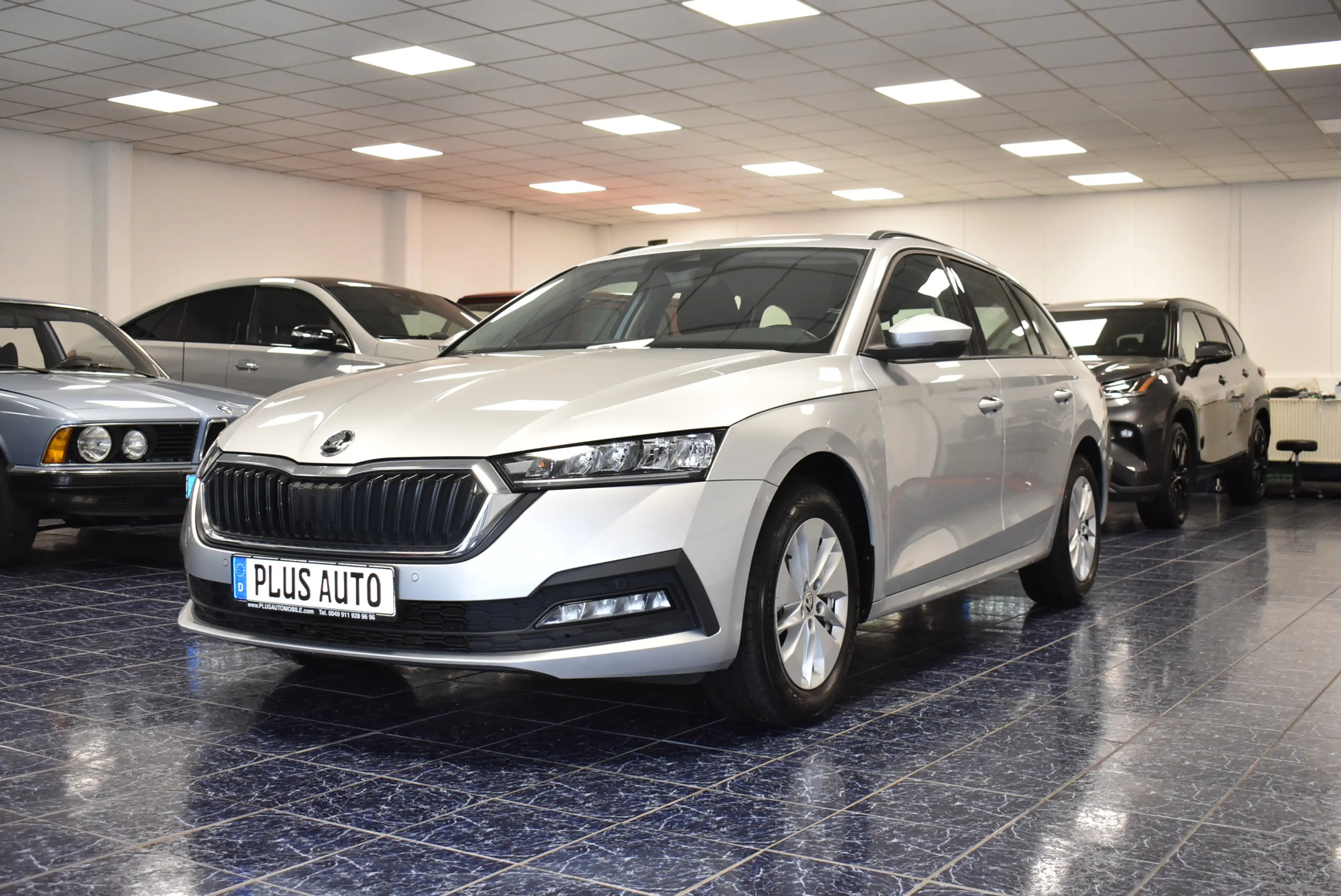 Skoda Octavia 2.0 TDI Ambition Autom Navi LED Temp PDC — photo 3