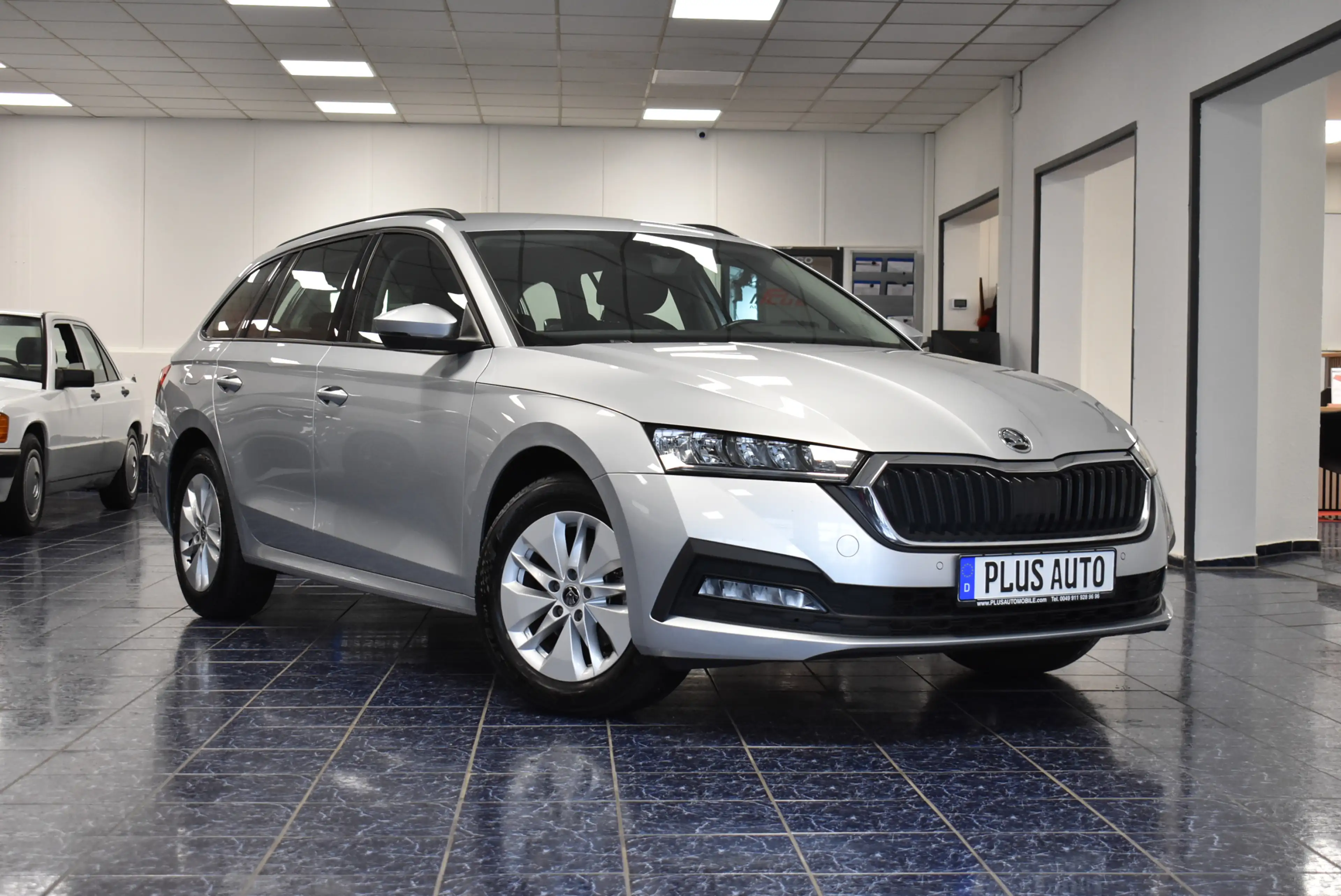 Skoda Octavia 2.0 TDI Ambition Autom Navi LED Temp PDC — photo 2