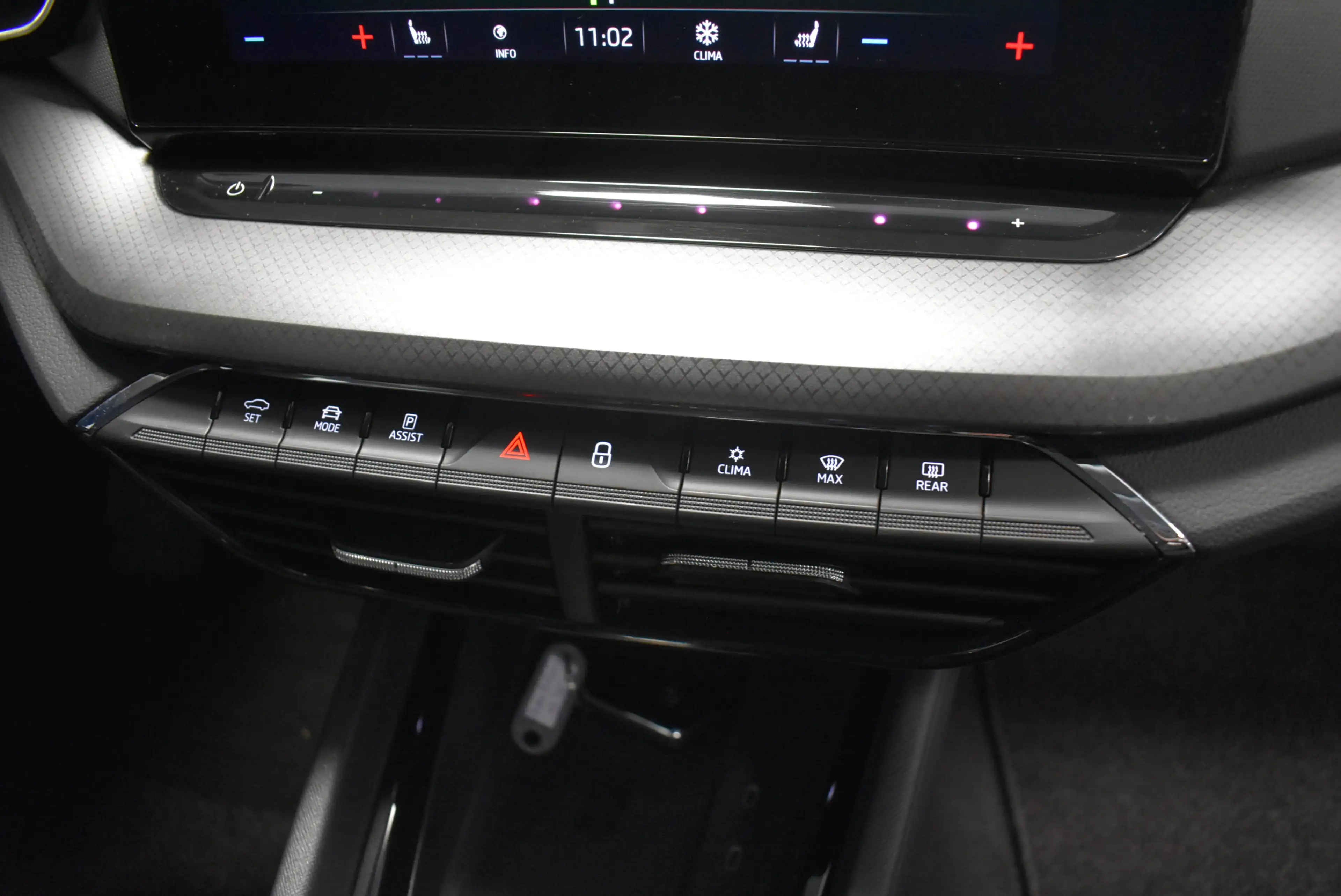 Skoda Octavia 2.0 TDI Ambition Autom Navi LED Temp PDC — photo 10