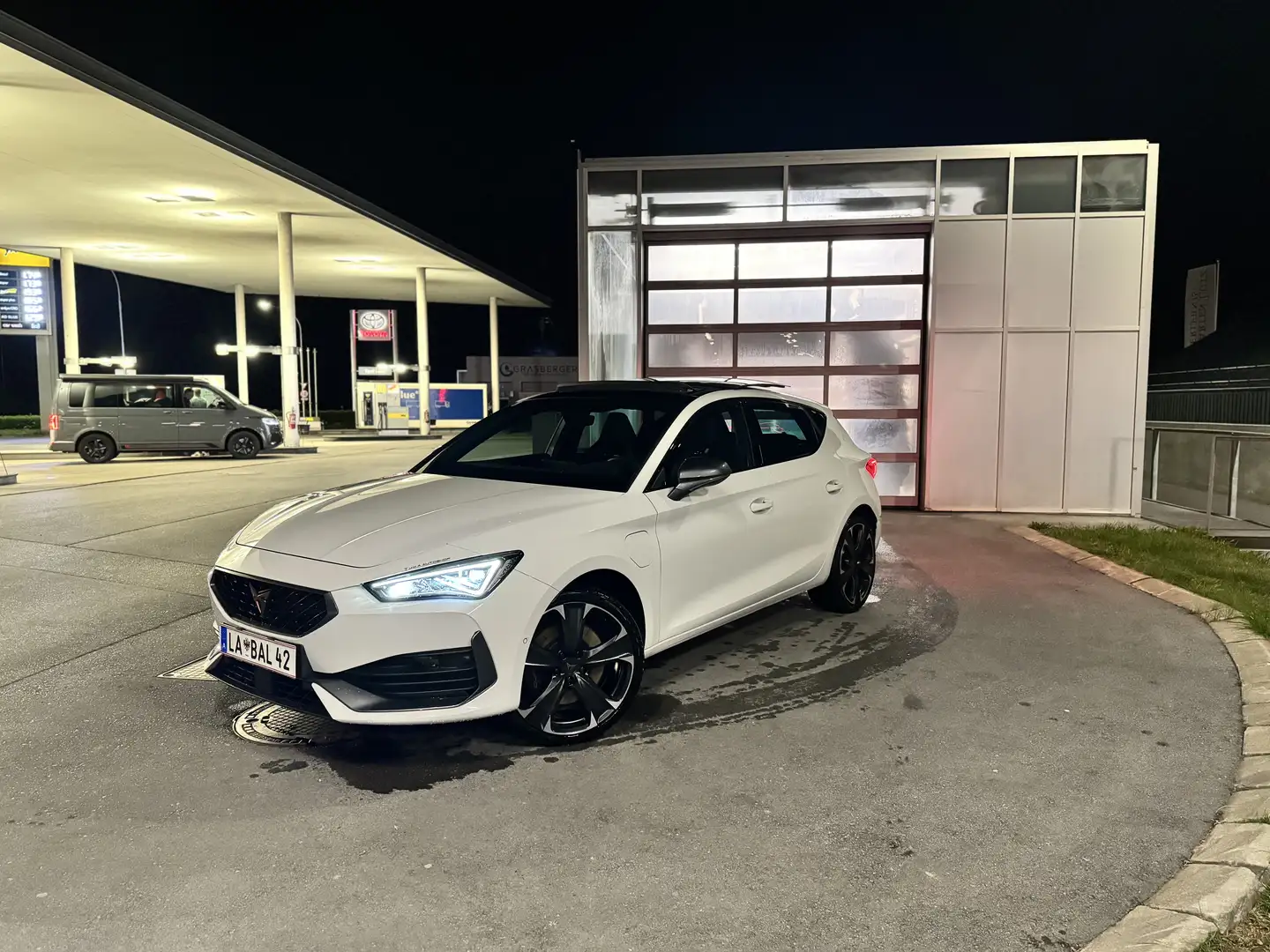 CUPRA Leon 1.4 e-Hybrid (180 kW System) Plug-in Weiß - 1