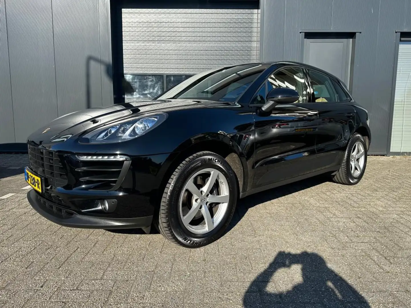 Porsche Macan 2.0 Stoelv, Cruise, Clima, Trekhaak, NL-Auto Noir - 1