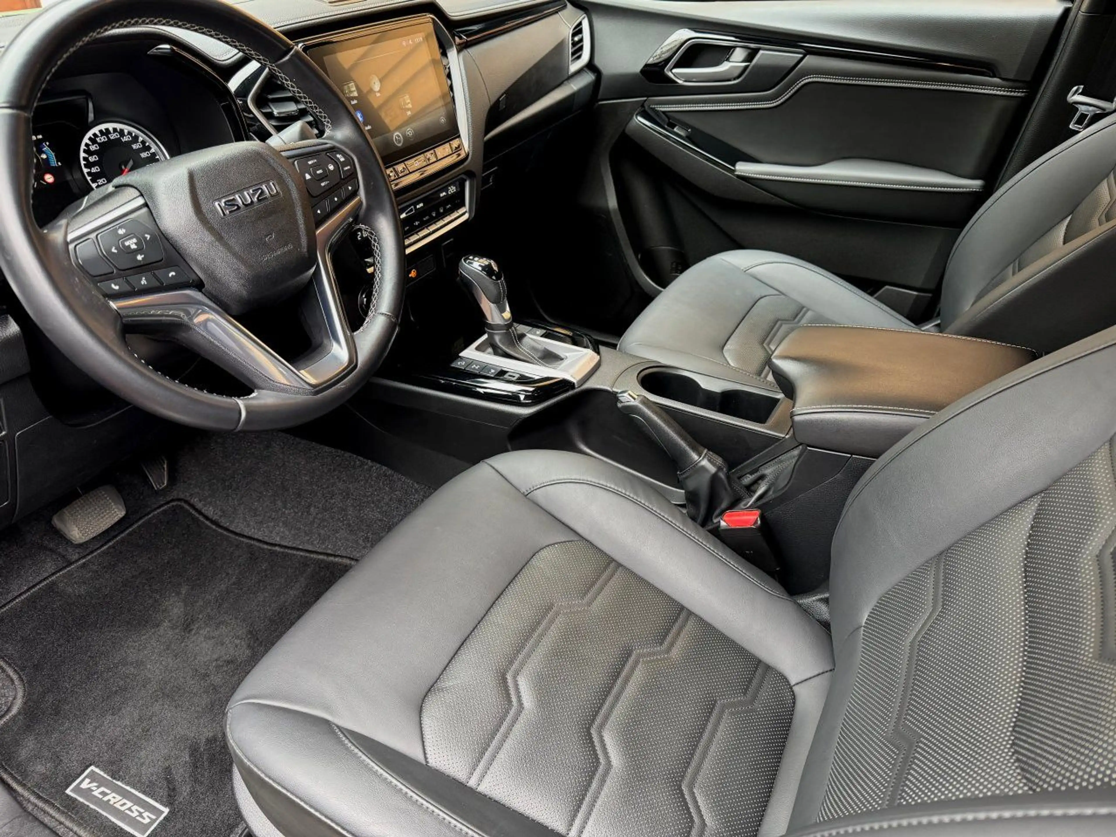 Isuzu D-Max Double Cab 4WD V-CROSS Seilwinde, foliert, Deckel — photo 7