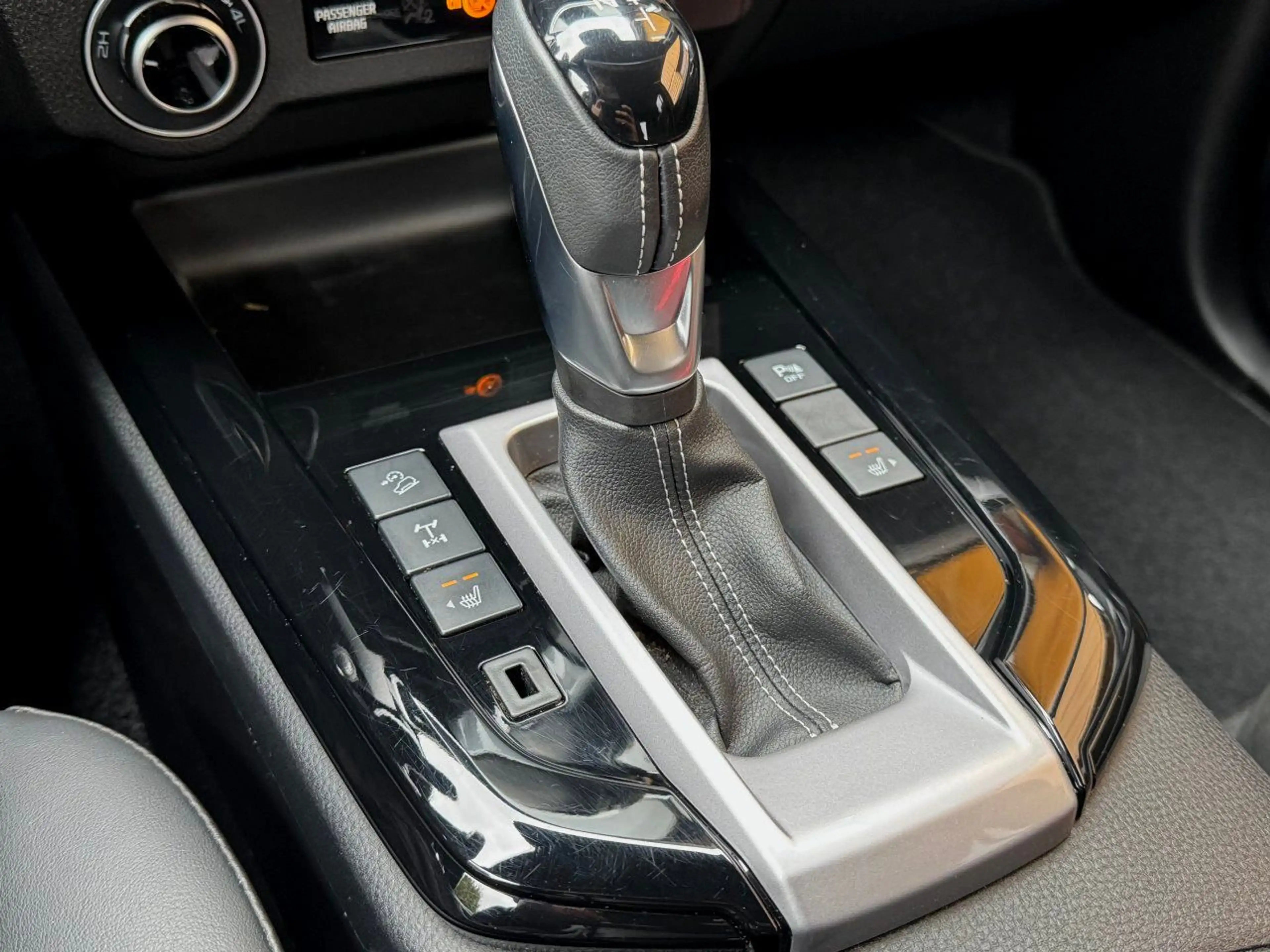 Isuzu D-Max Double Cab 4WD V-CROSS Seilwinde, foliert, Deckel — photo 12