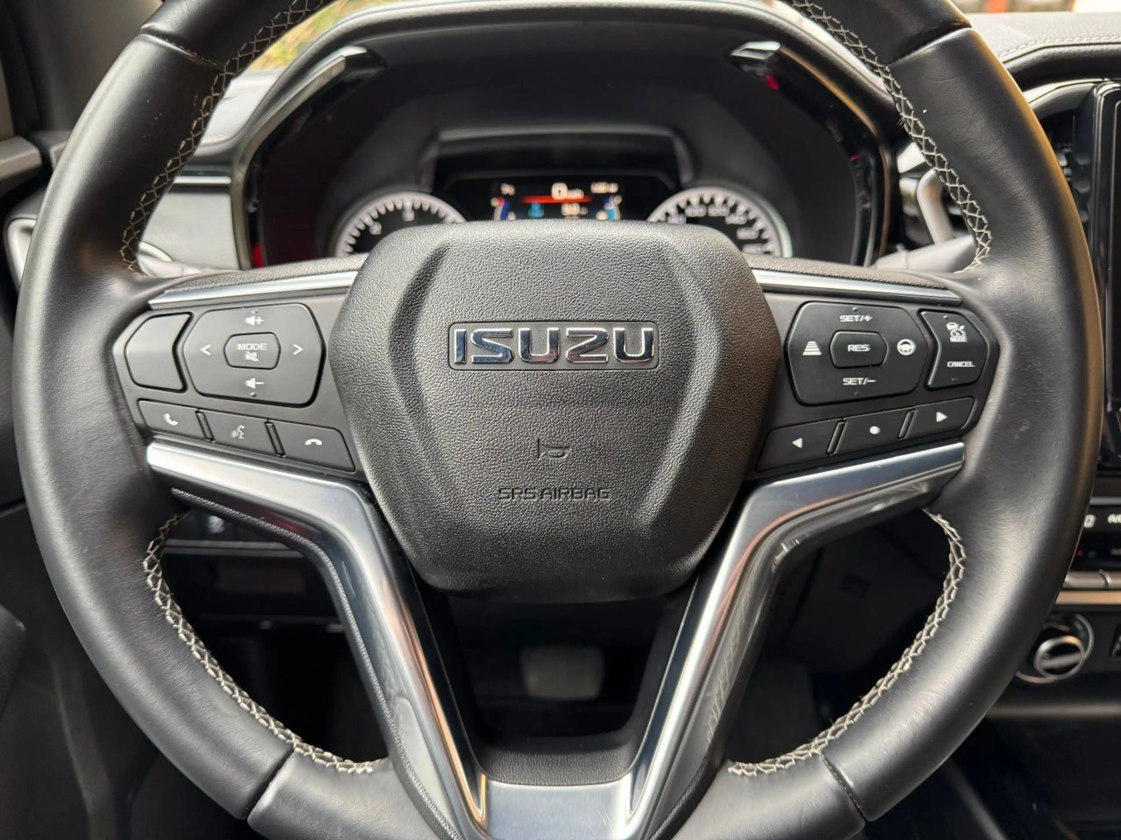 Isuzu D-Max Double Cab 4WD V-CROSS Seilwinde, foliert, Deckel — photo 9