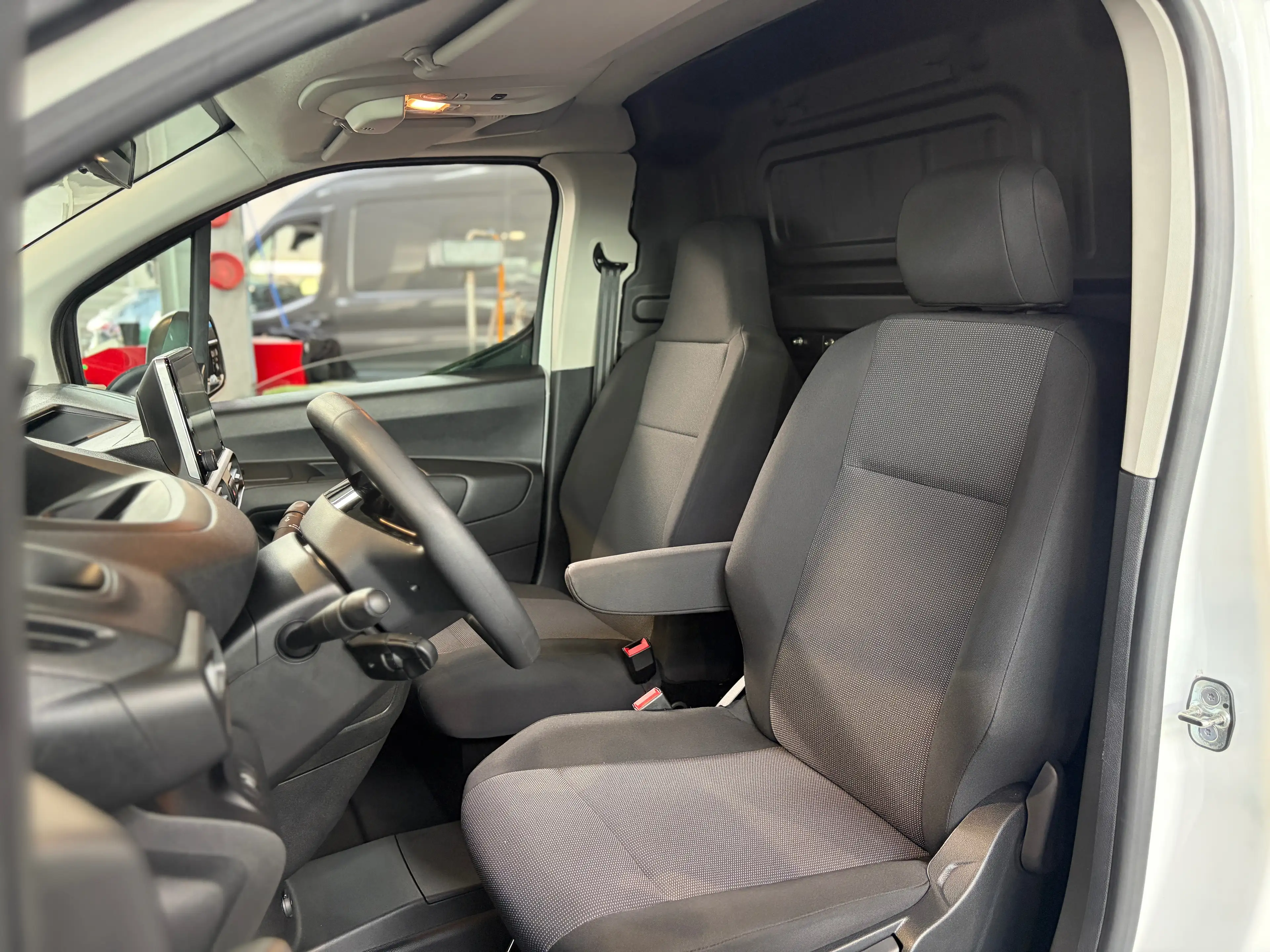 Peugeot Partner 1.2 PureTech L1 Light — photo 7