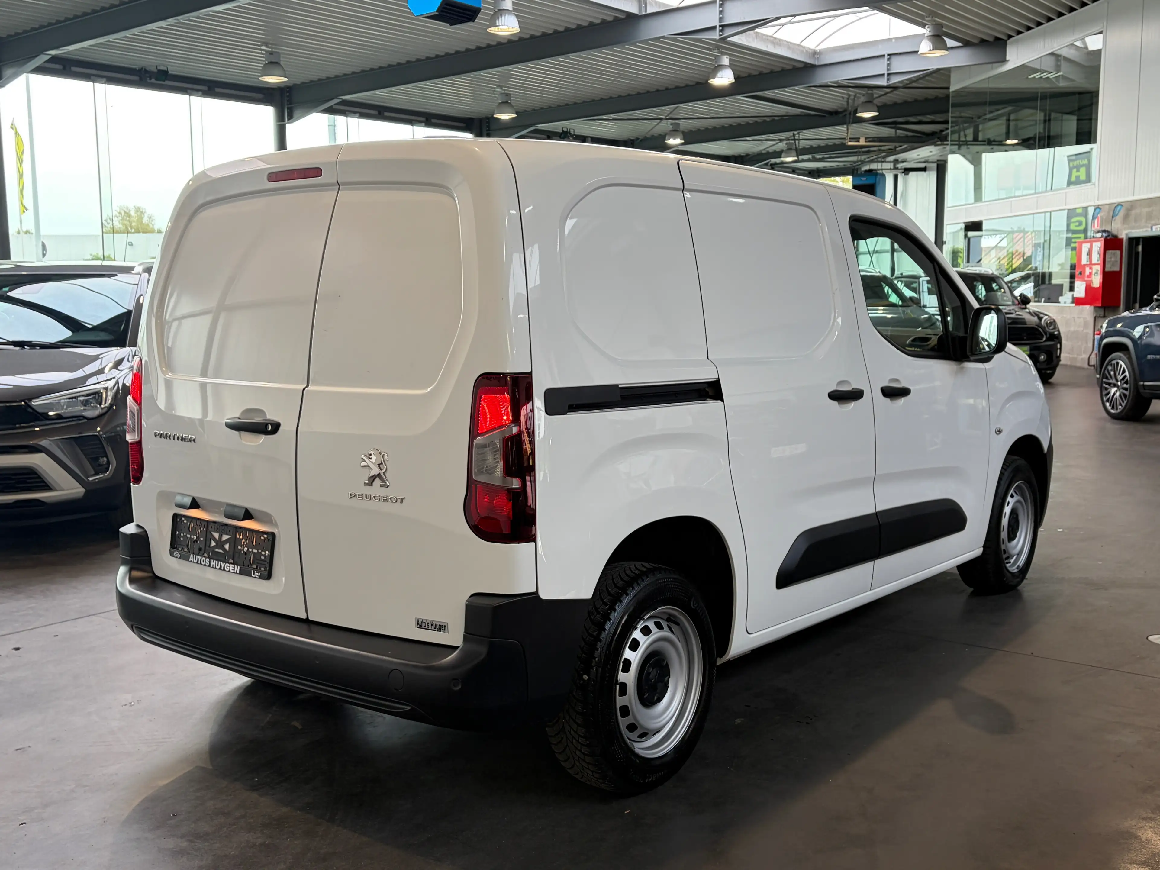 Peugeot Partner 1.2 PureTech L1 Light — photo 3