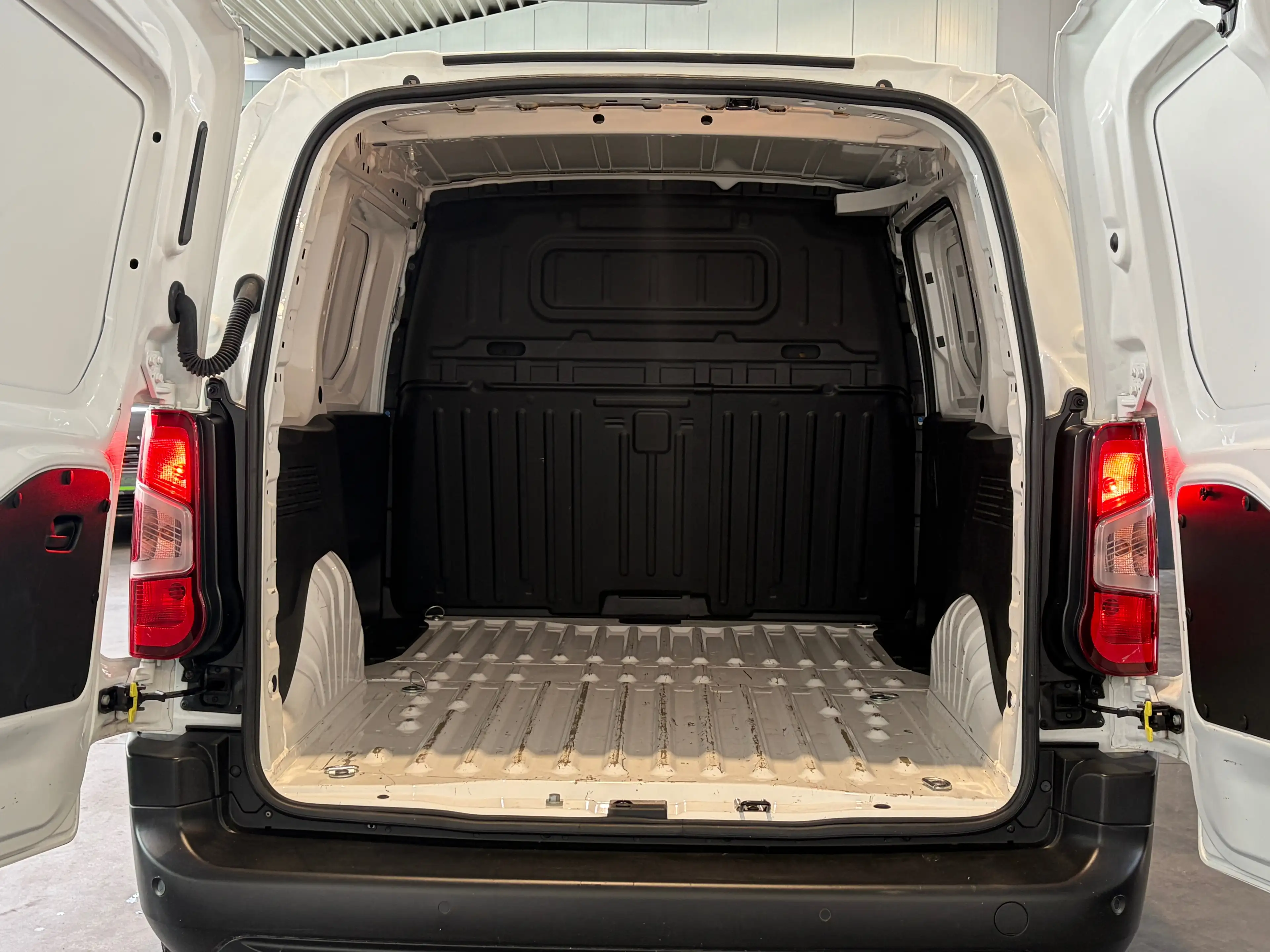 Peugeot Partner 1.2 PureTech L1 Light — photo 5