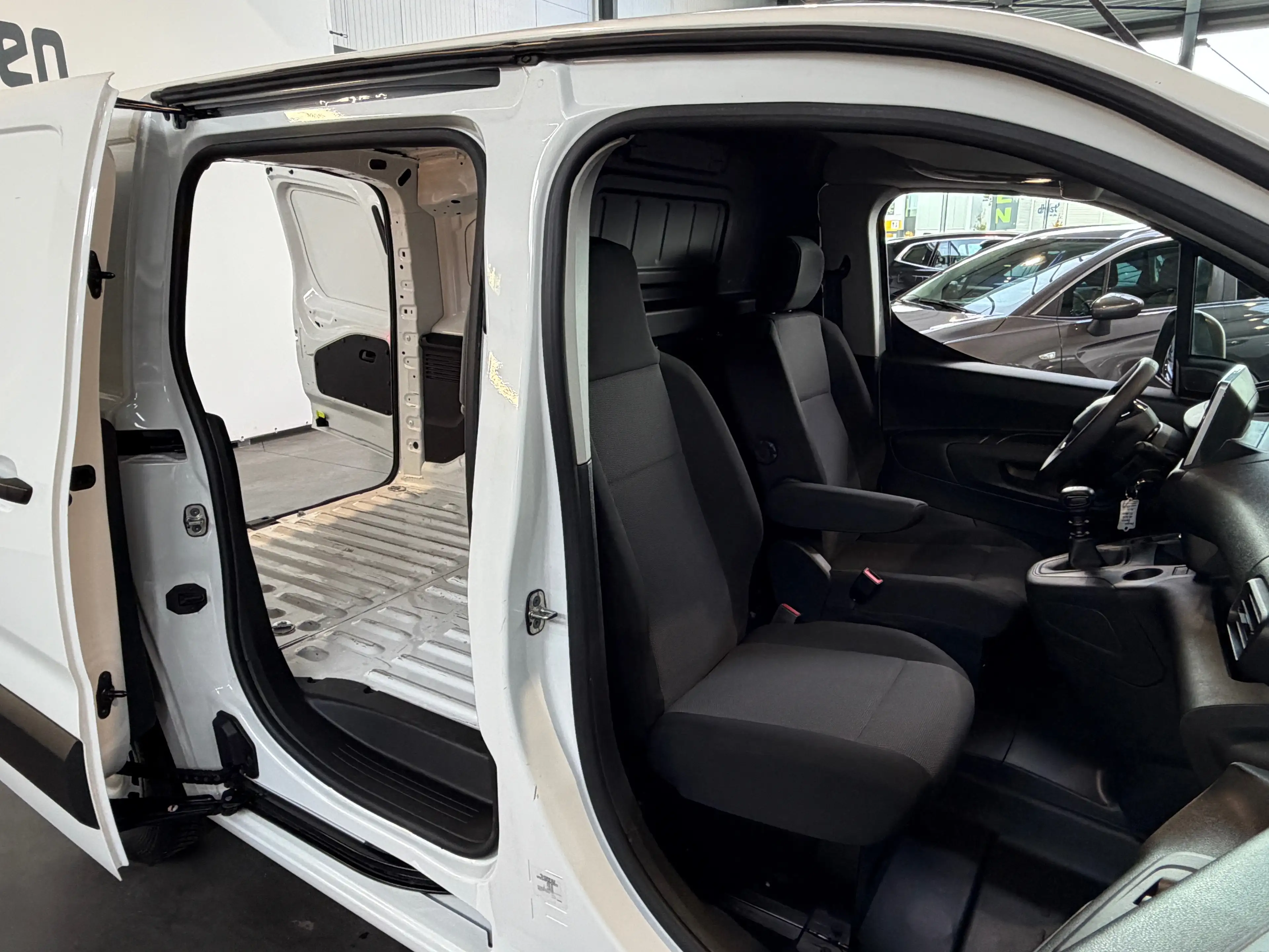 Peugeot Partner 1.2 PureTech L1 Light — photo 6