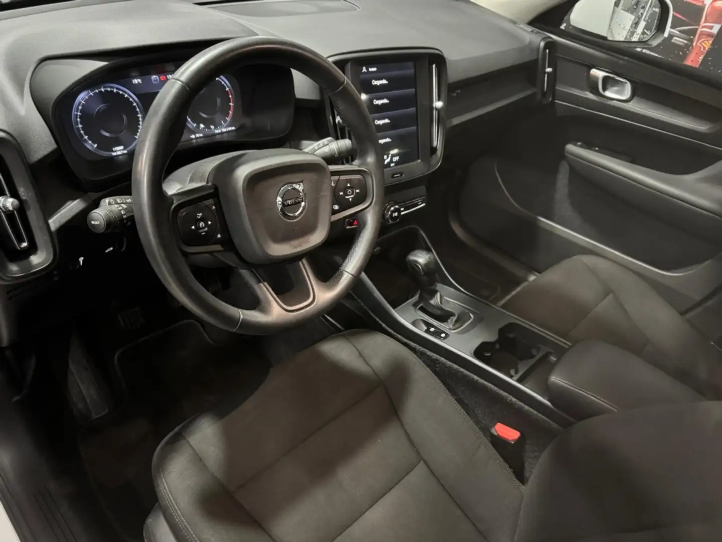 Volvo XC40 T2 Momentum Core Blanco - 2
