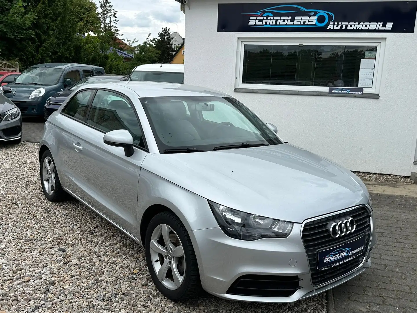 Audi A1 attraction S-tronic Klima Alus SHZ PDC 32 Tkm Silber - 1