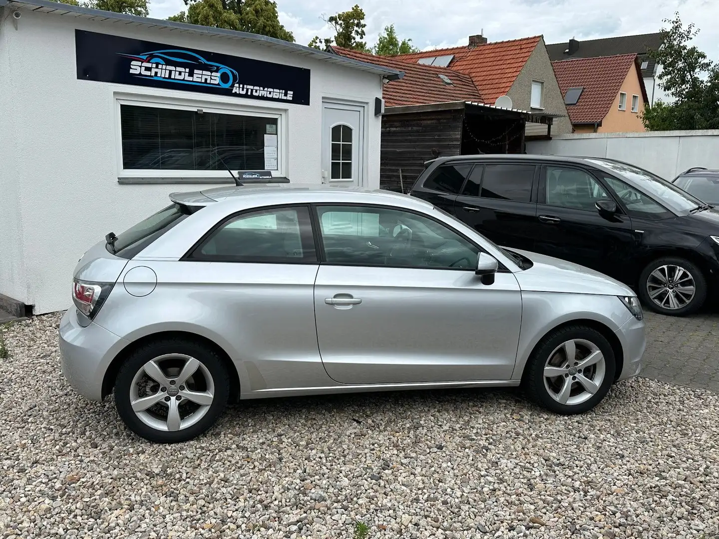 Audi A1 attraction S-tronic Klima Alus SHZ PDC 32 Tkm Silber - 2