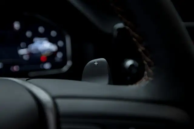 GMC Sierra 1500 AT4 Crew Cab Short Box 4x4 Ansicht 22