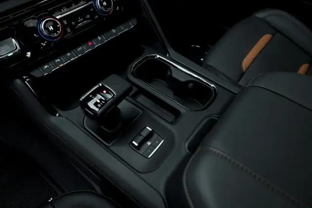 GMC Sierra 1500 AT4 Crew Cab Short Box 4x4 Ansicht 29