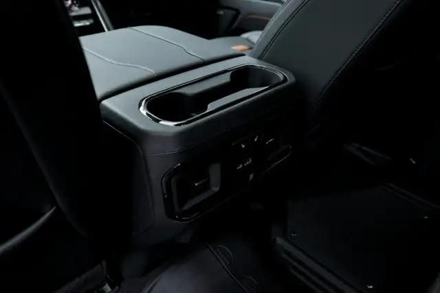 GMC Sierra 1500 AT4 Crew Cab Short Box 4x4 Ansicht 40