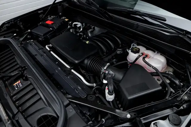 GMC Sierra 1500 AT4 Crew Cab Short Box 4x4 Ansicht 7