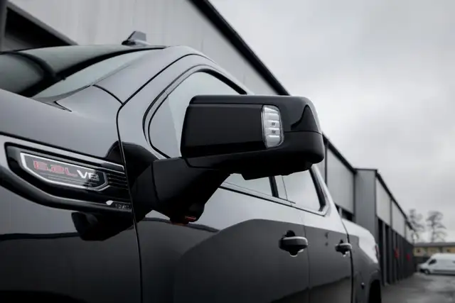 GMC Sierra 1500 AT4 Crew Cab Short Box 4x4 Ansicht 9