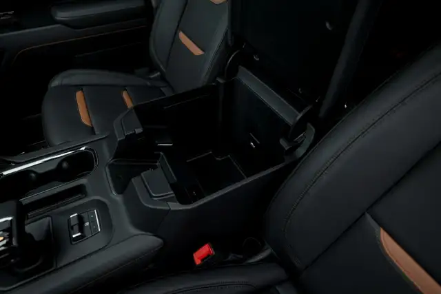 GMC Sierra 1500 AT4 Crew Cab Short Box 4x4 Ansicht 32