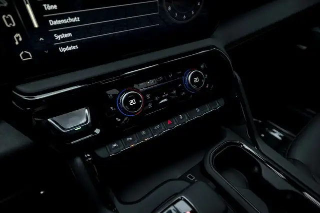 GMC Sierra 1500 AT4 Crew Cab Short Box 4x4 Ansicht 28