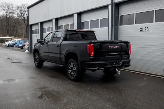 GMC Sierra 1500 AT4 Crew Cab Short Box 4x4 Ansicht 4