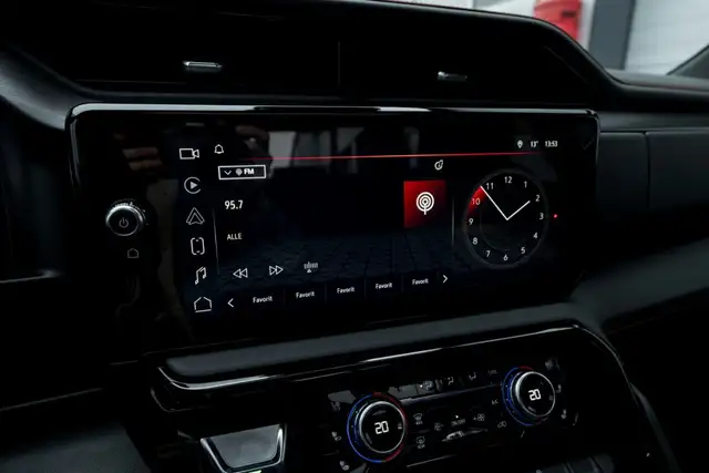 GMC Sierra 1500 AT4 Crew Cab Short Box 4x4 Ansicht 26