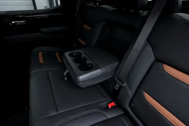 GMC Sierra 1500 AT4 Crew Cab Short Box 4x4 Ansicht 39