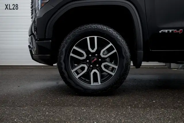 GMC Sierra 1500 AT4 Crew Cab Short Box 4x4 Ansicht 11