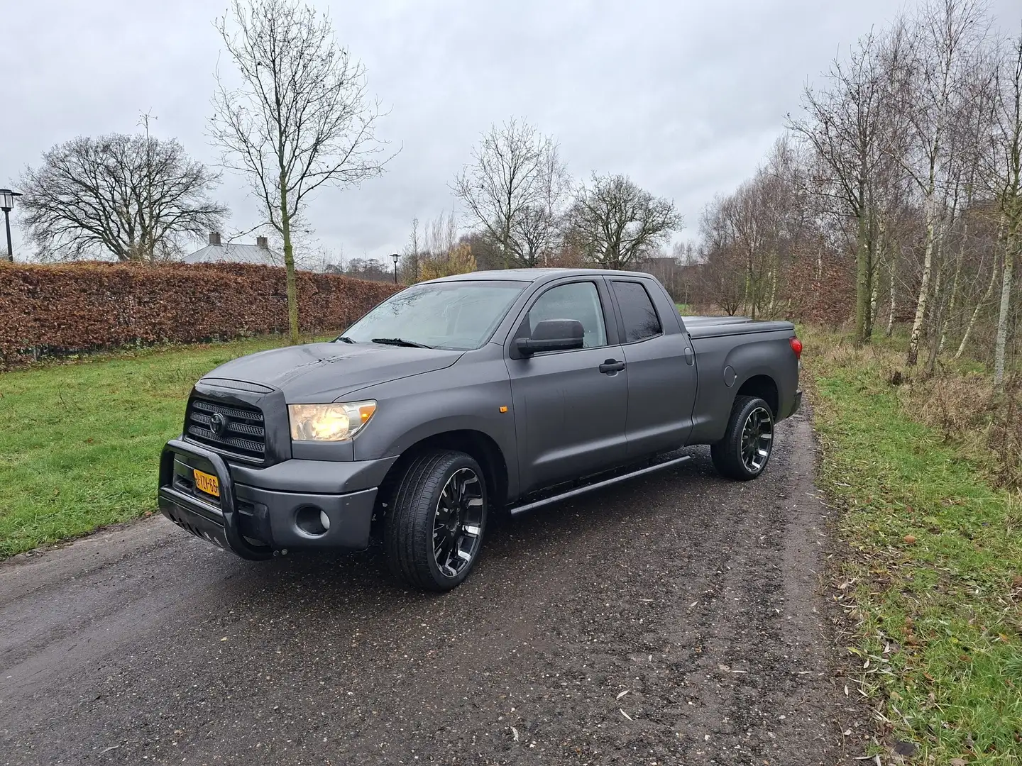 Toyota Avensis Verso Toyota tundra Schwarz - 1
