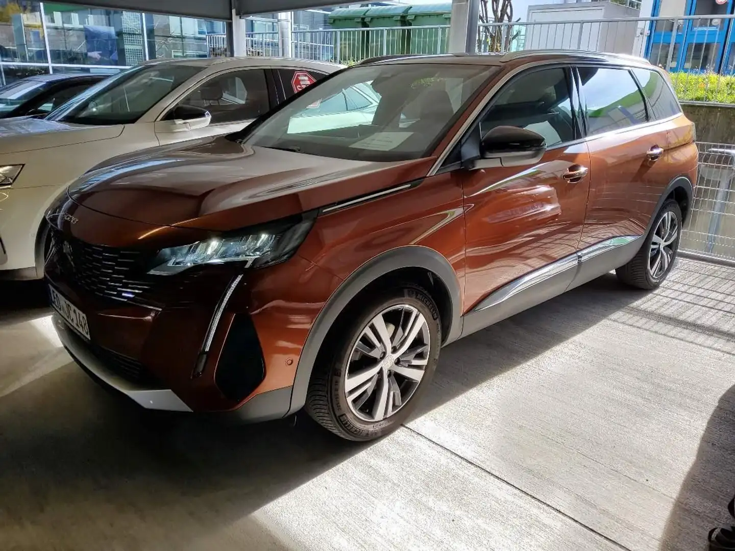 Peugeot 5008 Allure Pack PureTech 6G *PDC*KAMERA* Braun - 2