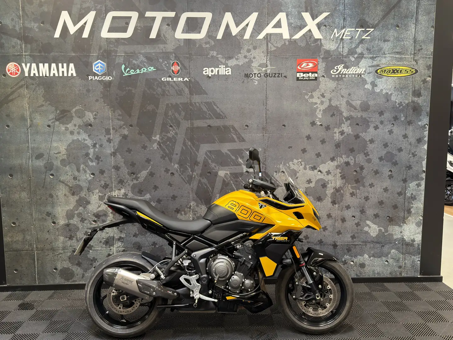 Triumph Tiger 800 Amarillo - 1