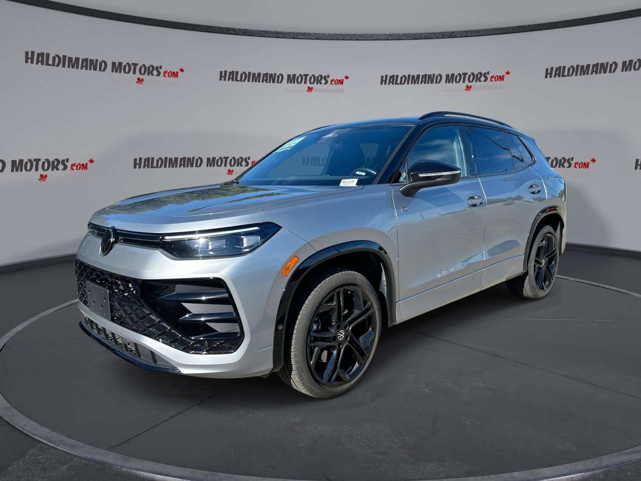 2026 Volkswagen Tiguan Comfortline R-Line Black Edition 4WD | No Accident