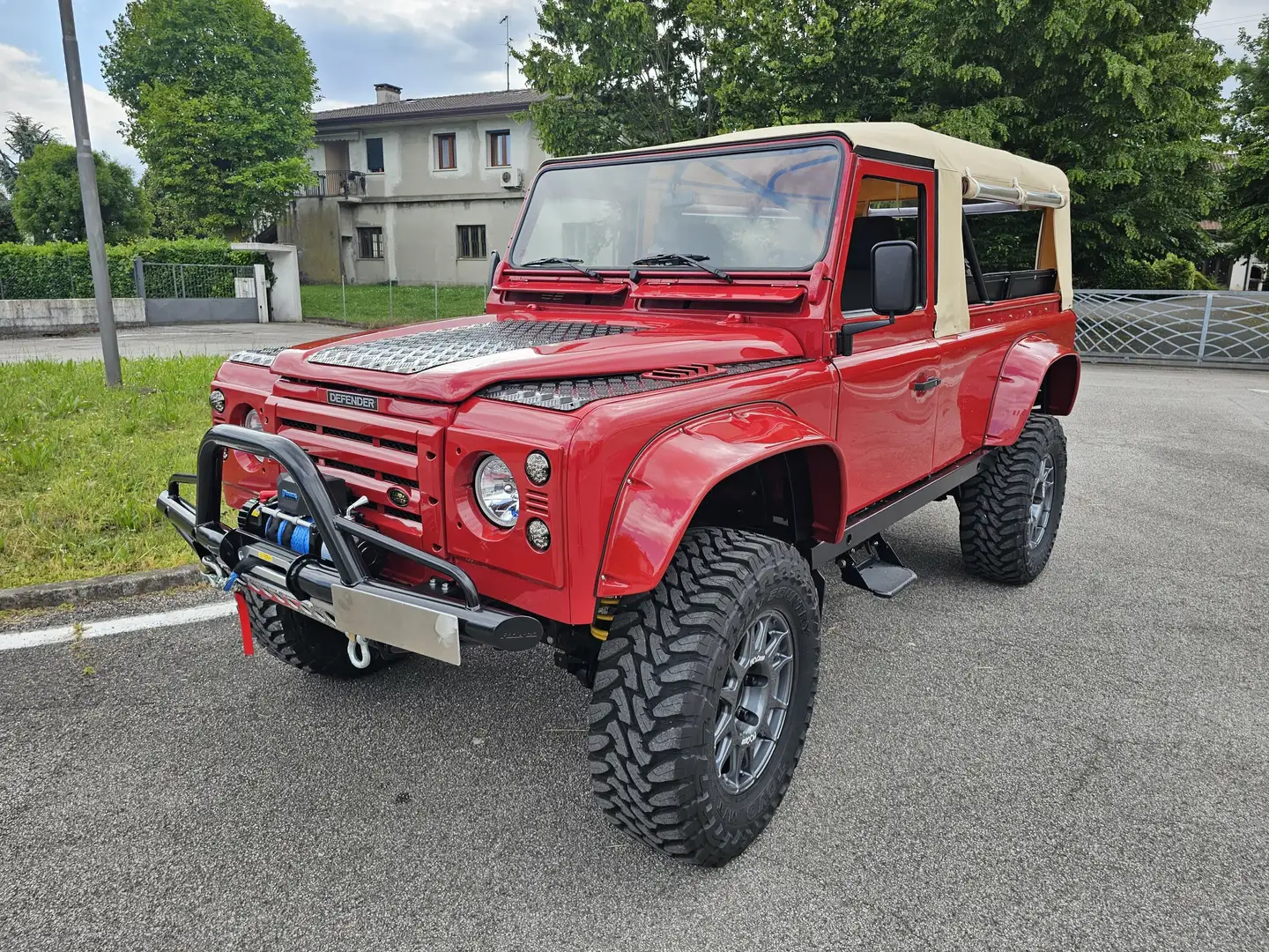 Land Rover Defender Rouge - 1