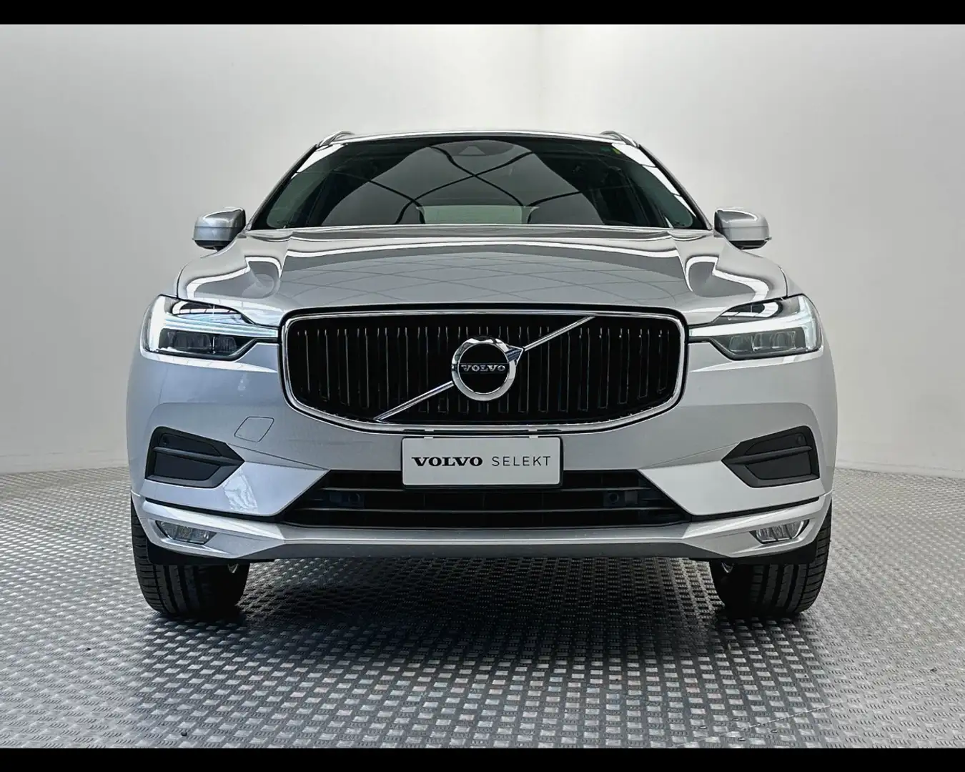 Volvo XC60 B4 (d) AWD Geartronic Momentum Pro Argento - 2