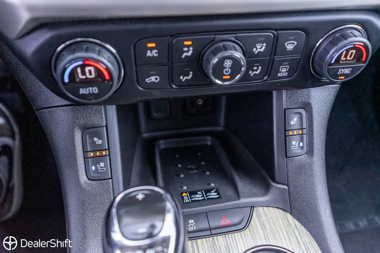 GMC Acadia снимка GMC Acadia