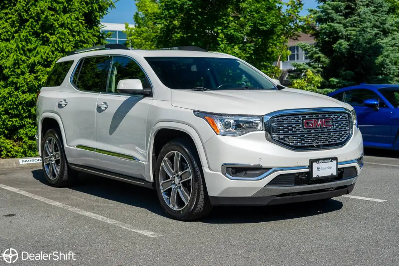 GMC Acadia снимка GMC Acadia