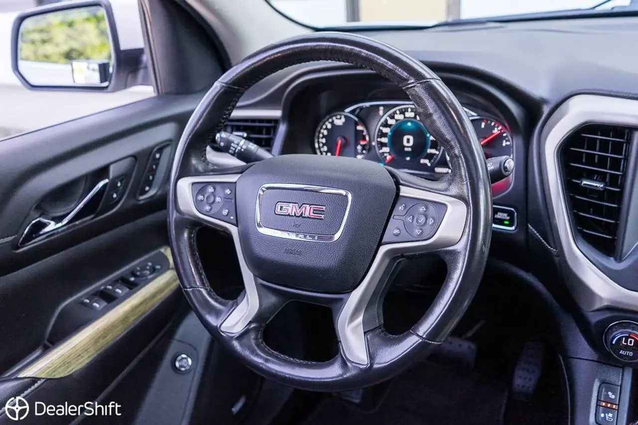 GMC Acadia снимка GMC Acadia