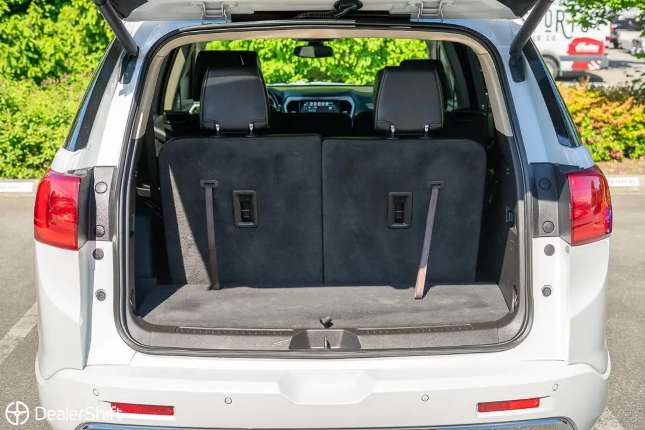 GMC Acadia снимка GMC Acadia