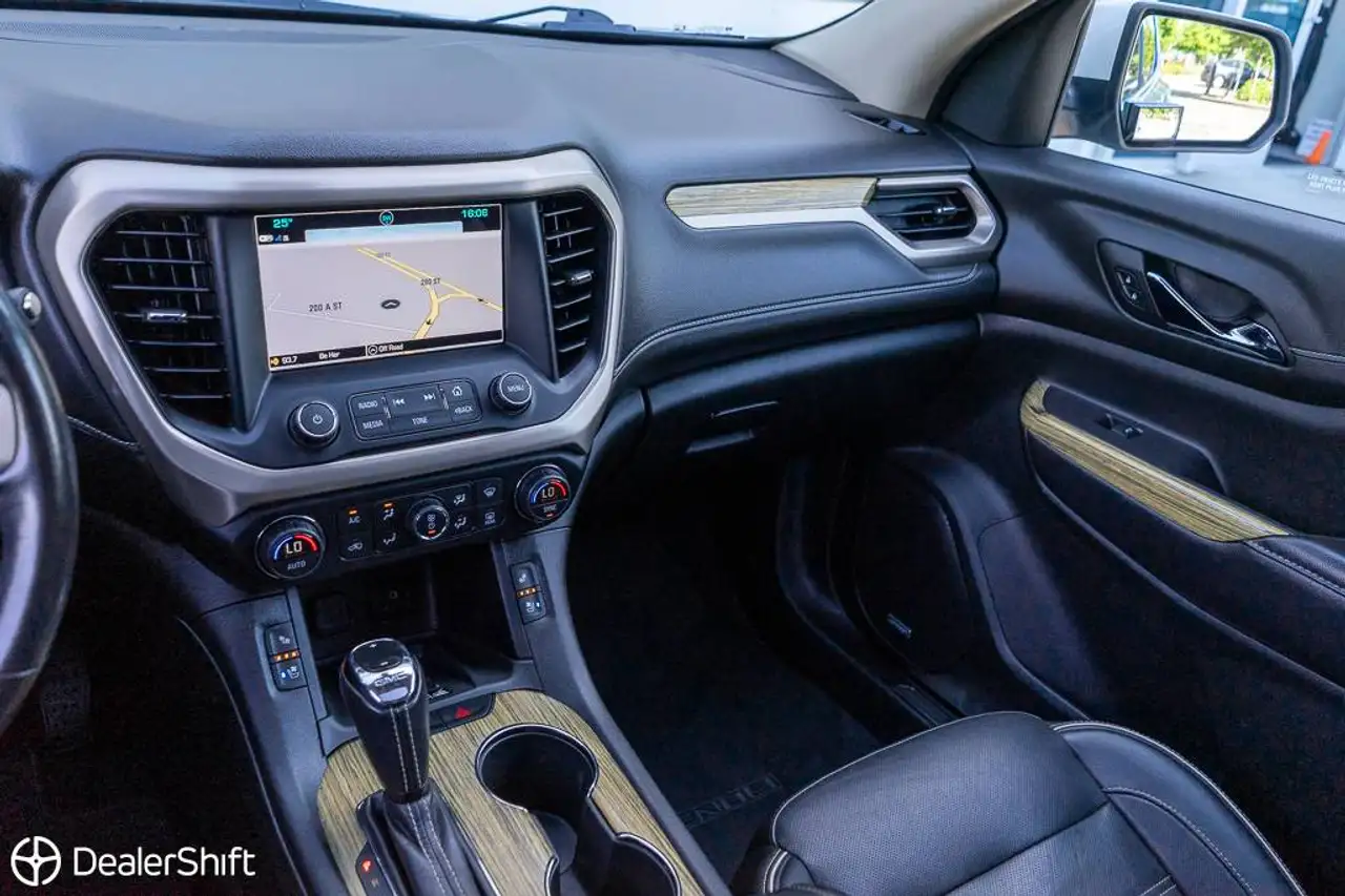 GMC Acadia снимка GMC Acadia