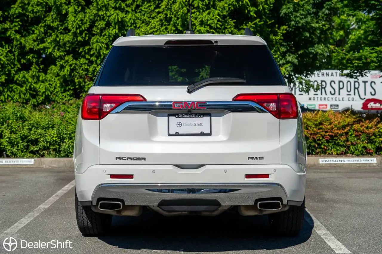 GMC Acadia снимка GMC Acadia