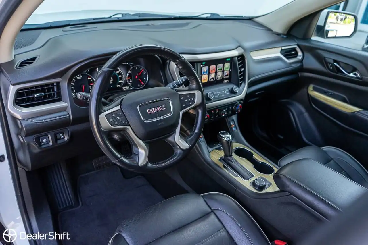 GMC Acadia снимка GMC Acadia