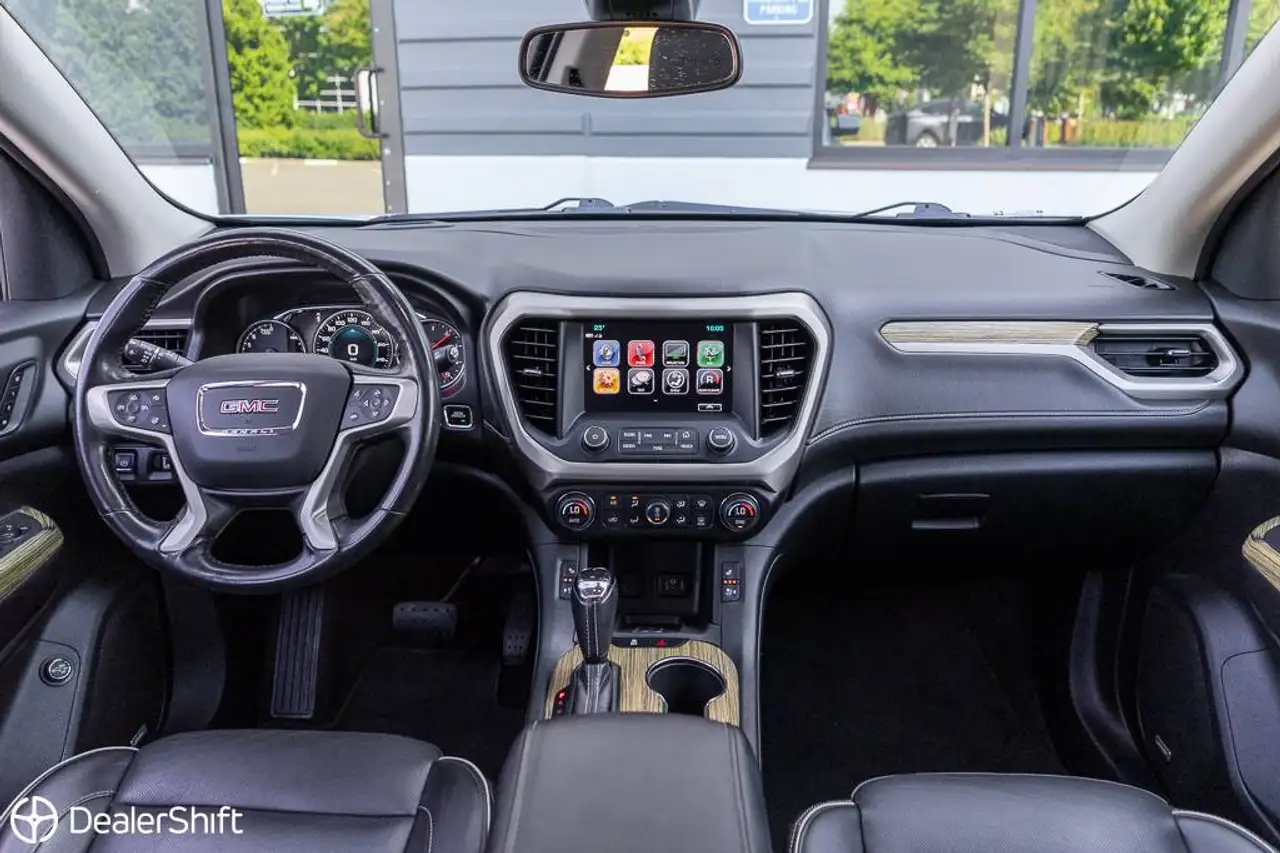 GMC Acadia снимка GMC Acadia