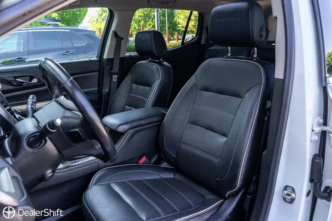 GMC Acadia снимка GMC Acadia