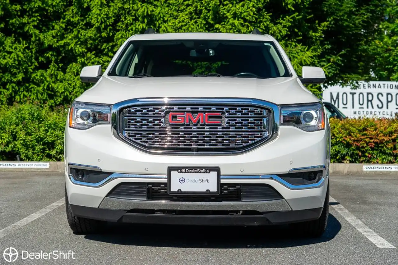 GMC Acadia снимка GMC Acadia