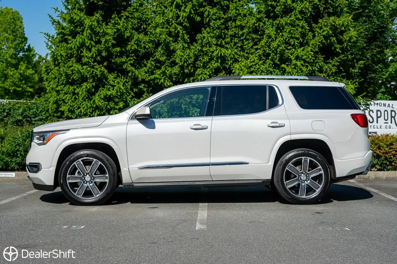 GMC Acadia снимка GMC Acadia