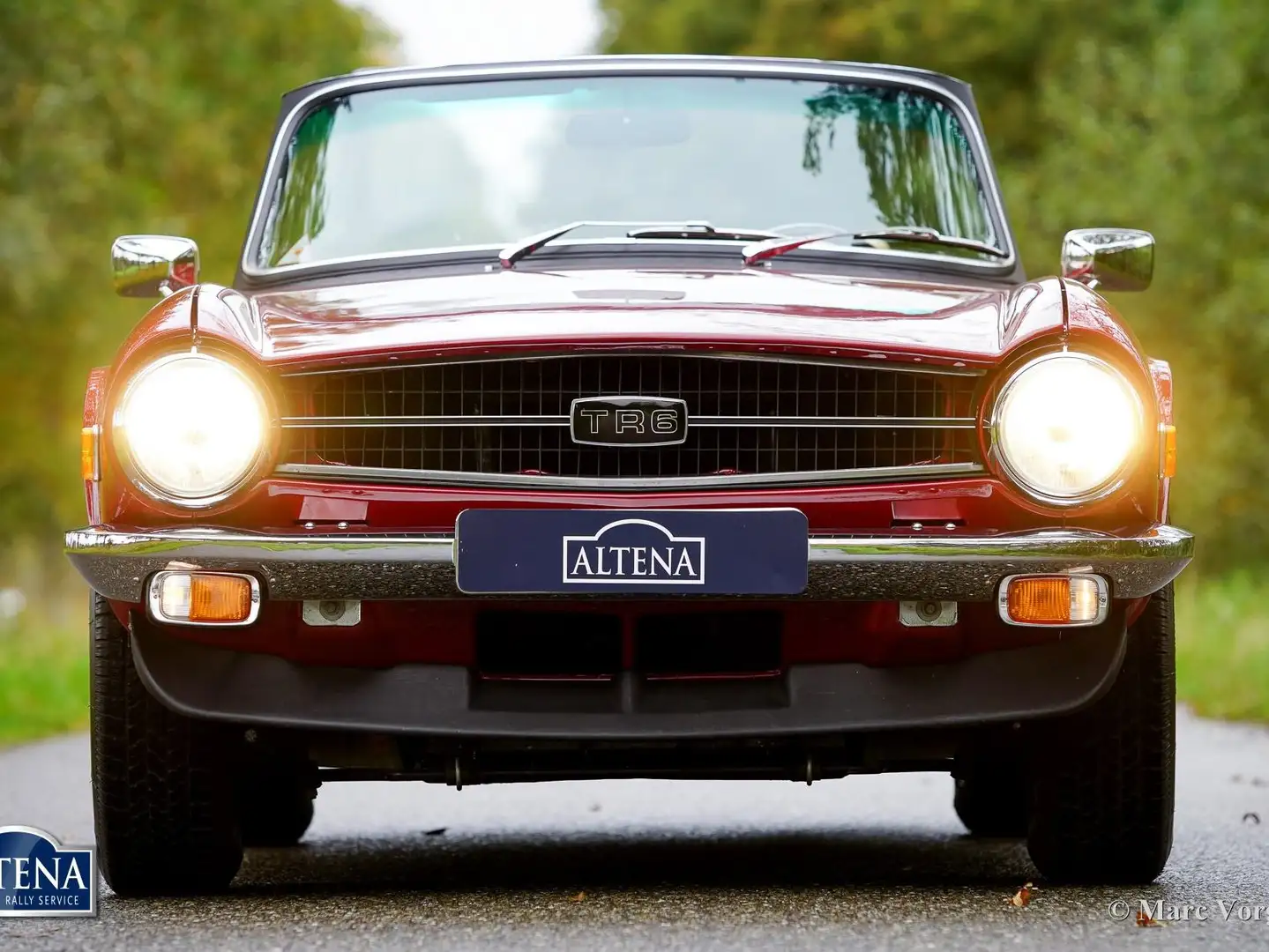 Triumph TR6 Rouge - 2